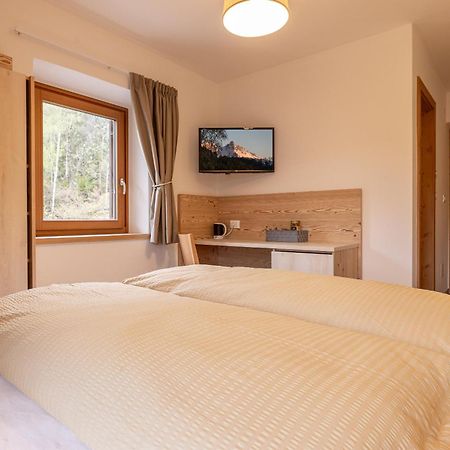 אורטיסיי San Pietro Dolomiti Small Budget Hotel מראה חיצוני תמונה