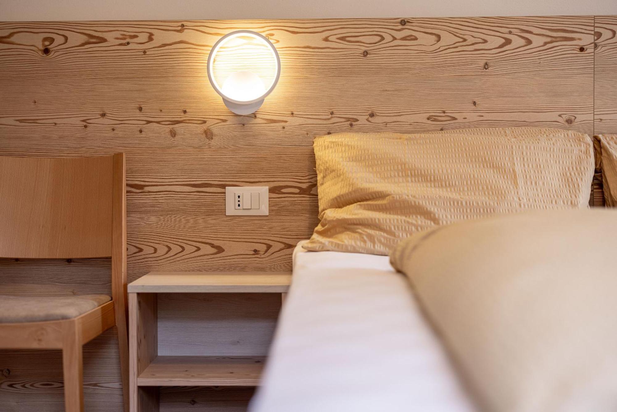 אורטיסיי San Pietro Dolomiti Small Budget Hotel מראה חיצוני תמונה