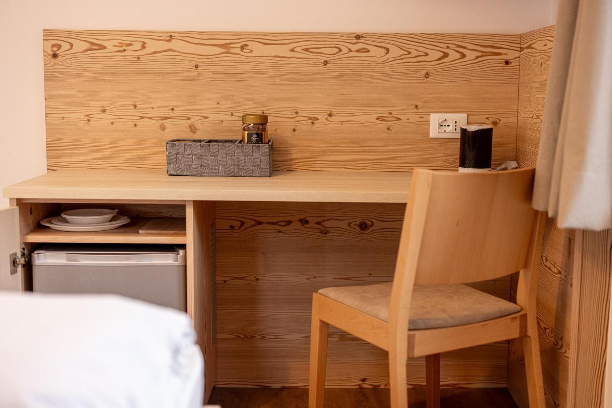 אורטיסיי San Pietro Dolomiti Small Budget Hotel מראה חיצוני תמונה