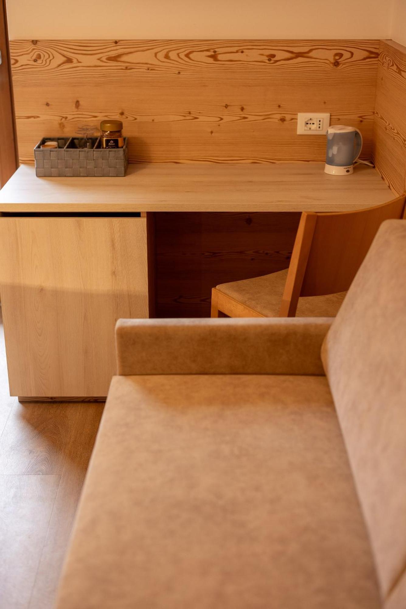 אורטיסיי San Pietro Dolomiti Small Budget Hotel מראה חיצוני תמונה