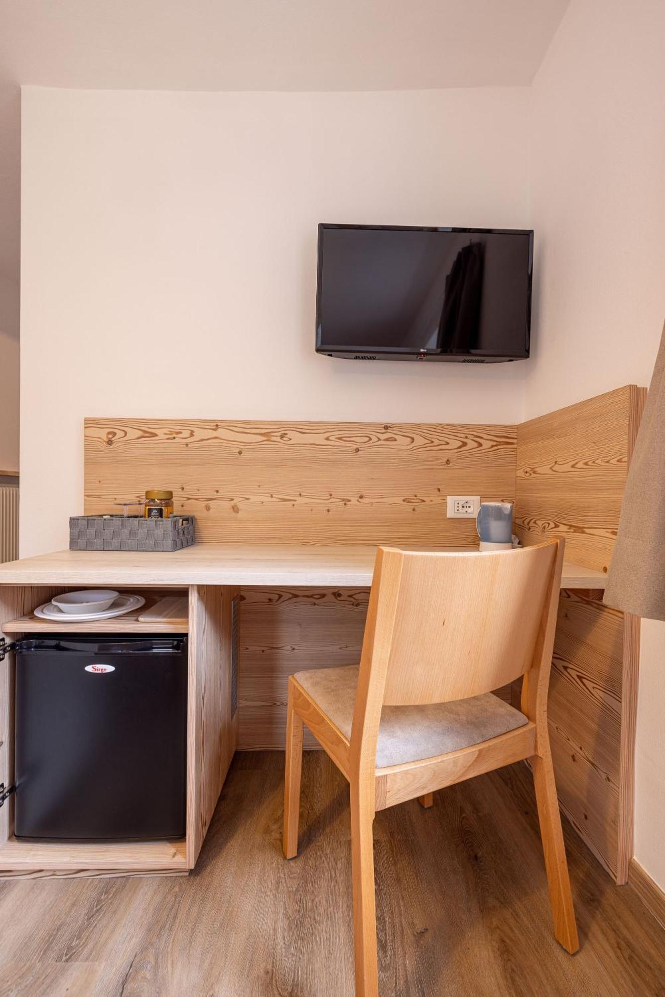 אורטיסיי San Pietro Dolomiti Small Budget Hotel מראה חיצוני תמונה