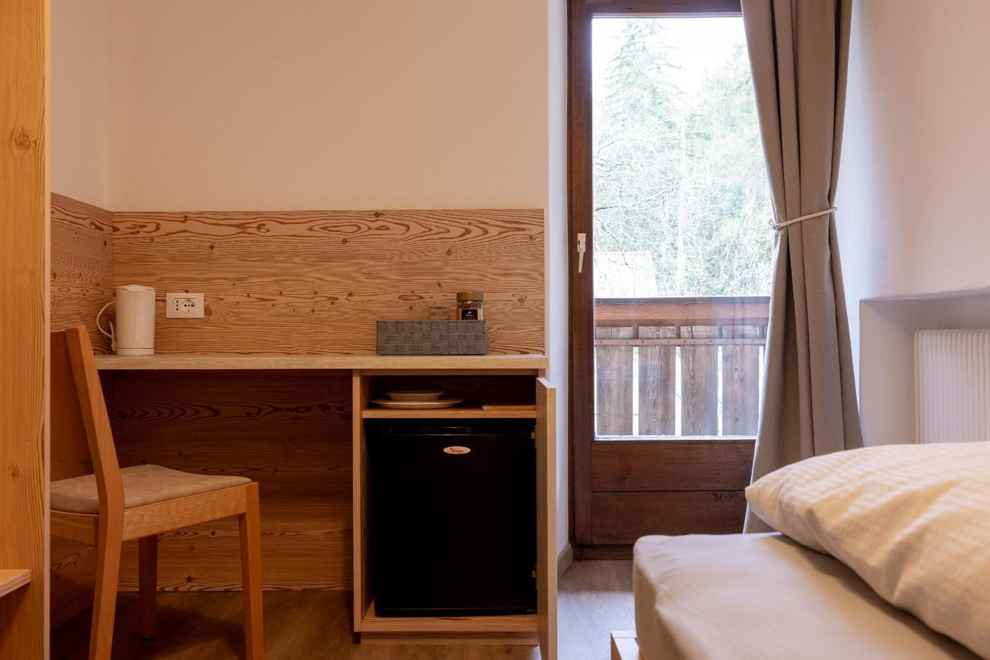 אורטיסיי San Pietro Dolomiti Small Budget Hotel מראה חיצוני תמונה