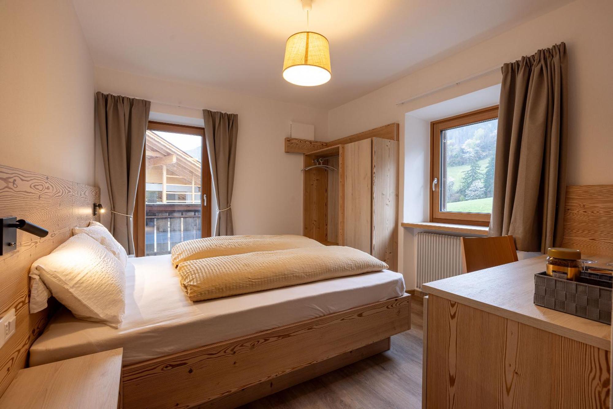 אורטיסיי San Pietro Dolomiti Small Budget Hotel מראה חיצוני תמונה